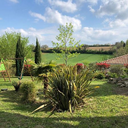 Suite indépendante au cœur d’un jardin arboré. Montaut  Extérieur photo
